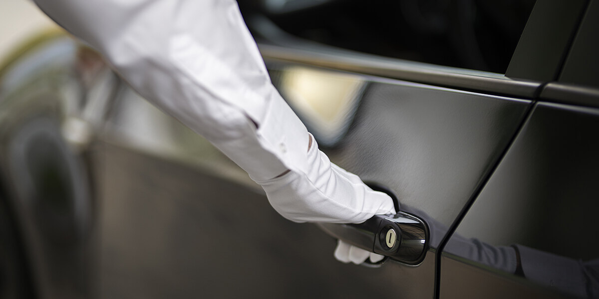 How Long Does It Take Technicians to Replace a Car Door?